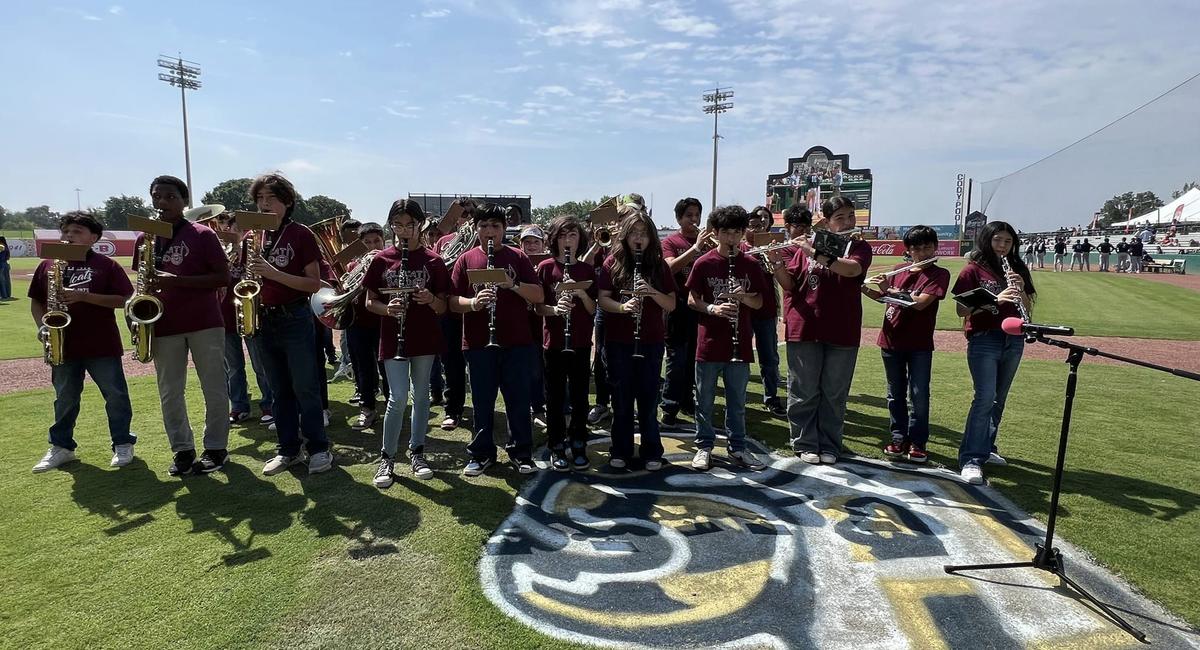 Stevenson Wildcat Band attended the SA Missions baseball game. The Beginning Band performed The Star-Spangled Banner and afterwards everyone enjoyed the game. Way to Go Wildcats!